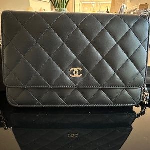 RARE MINT CONDITION Chanel Classic Lambskin Wallet on Chain with gold hardware